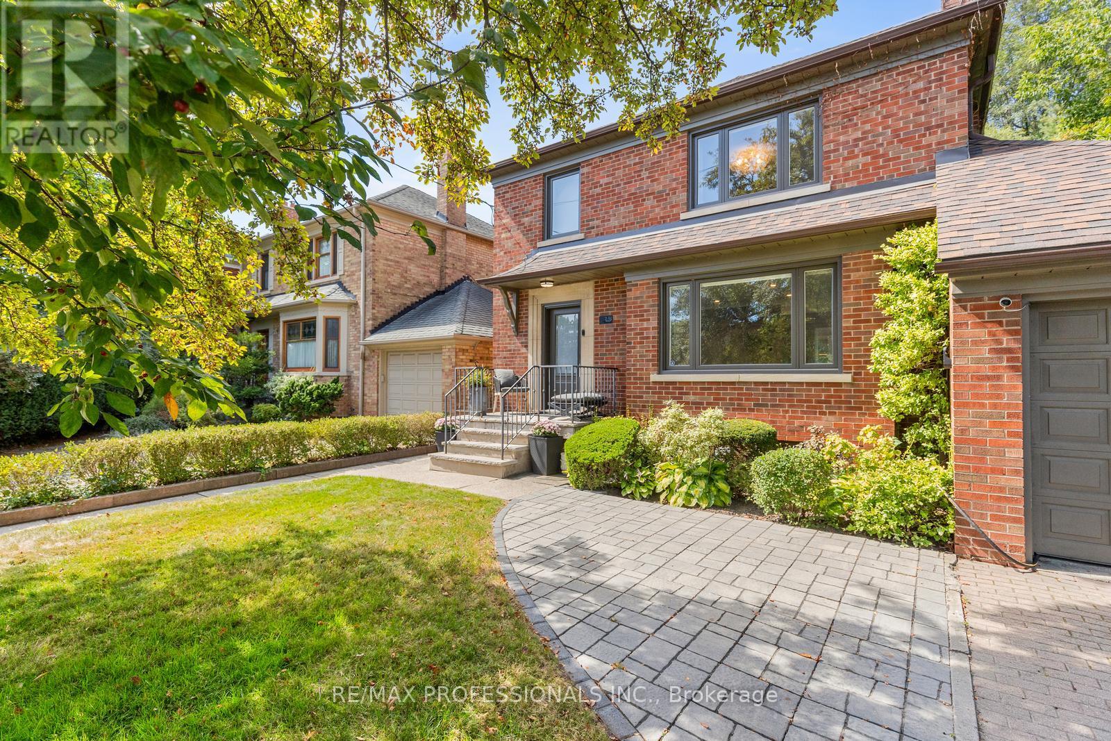 278 Rumsey Rd, Toronto, ON M4G 1R2