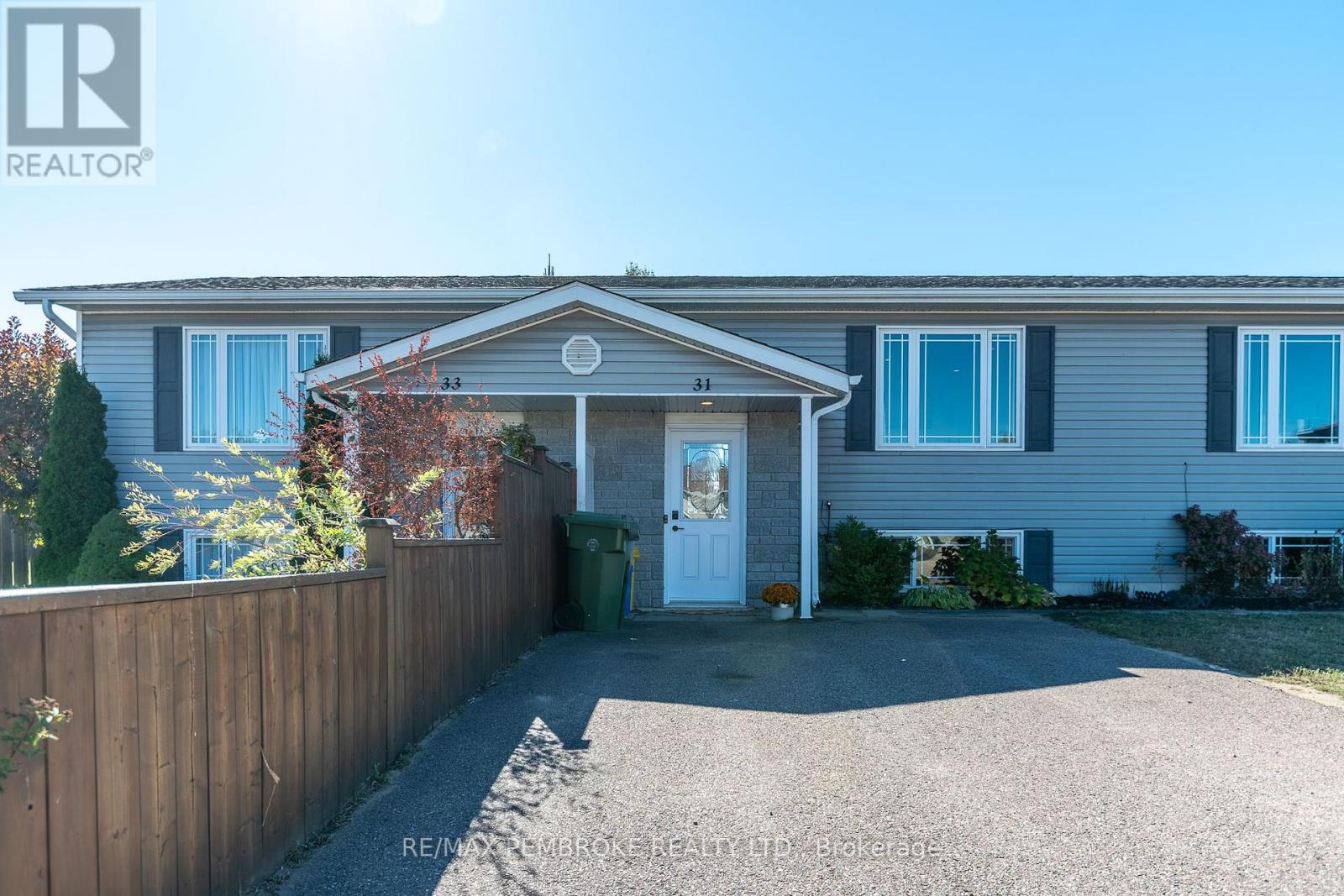 31 Renfrew St, Petawawa, ON K8H 0A5