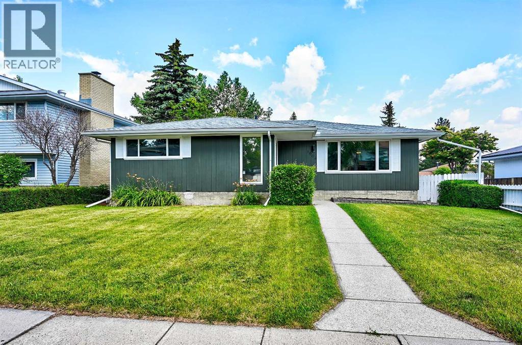 1004 Cantabrian Dr SW, Calgary, AB T2W 1L7