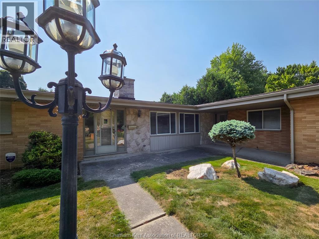64 Parkwood Dr W, Chatham-Kent, ON N7M 2B2