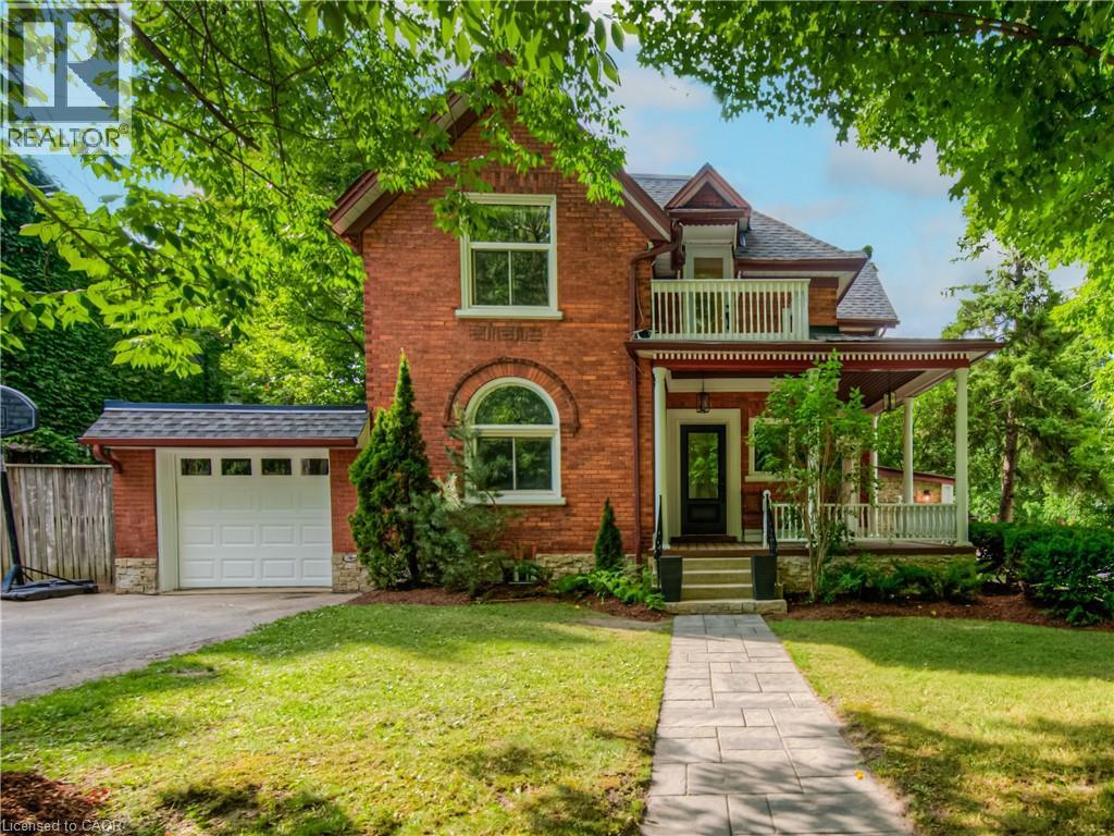 102 William St W, Waterloo, ON N2L 1J9