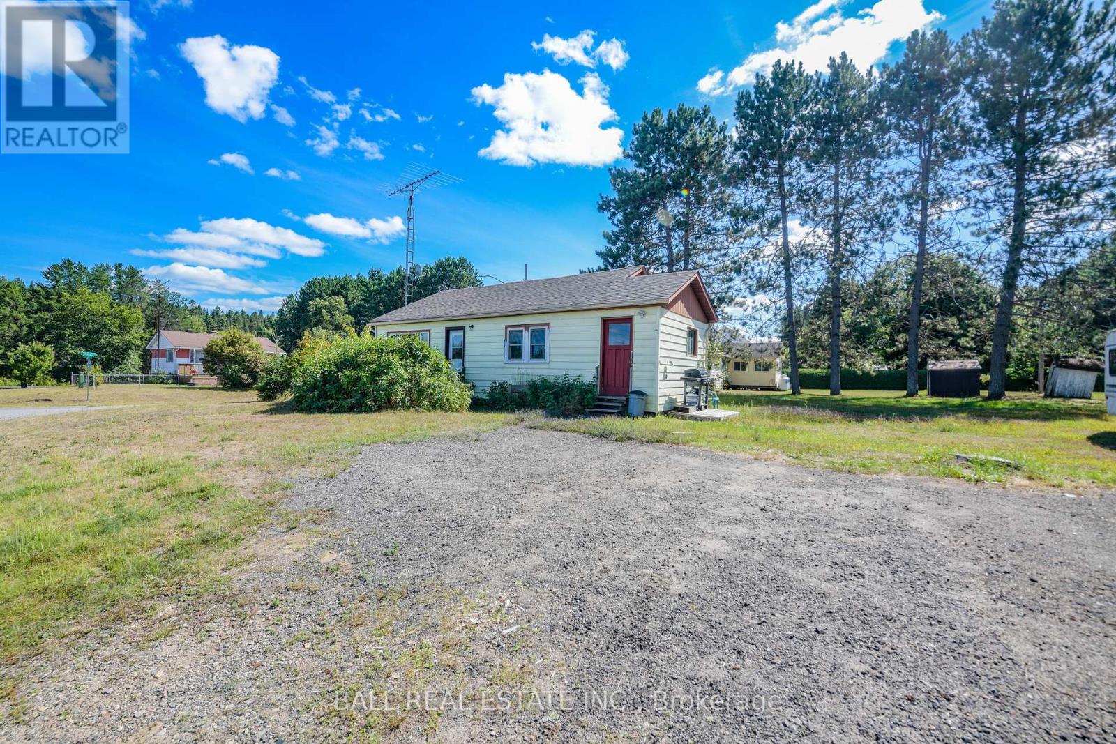 25 First Ave, South Algonquin, ON K0J 2M0
