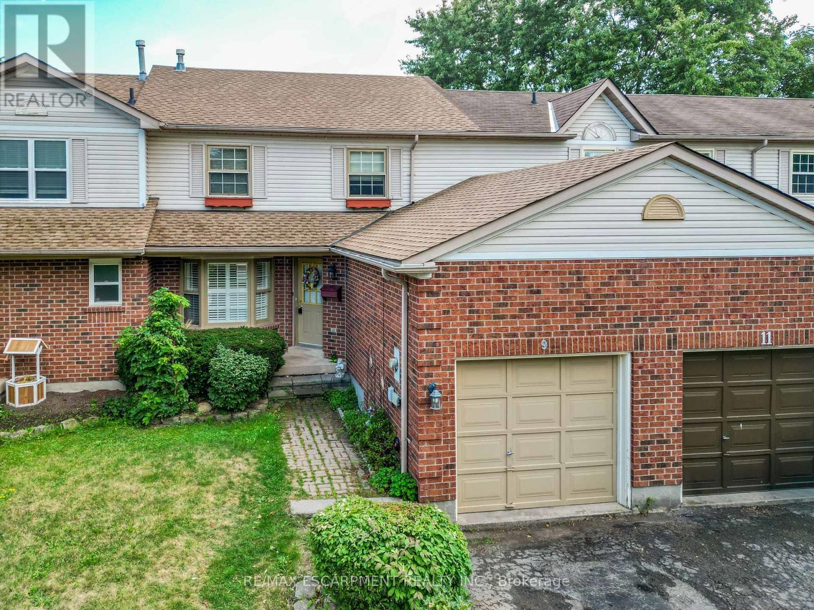 9 Hedgelawn Dr, Grimsby, ON L3M 5G9