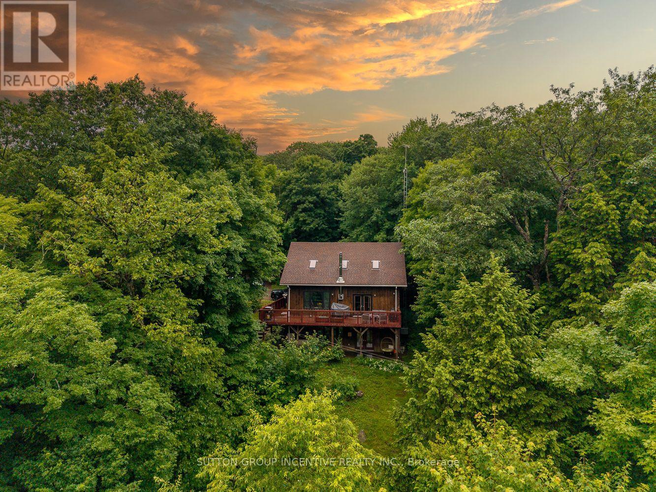 806 Clearwater Lake Rd, Huntsville, ON P0B 1L0