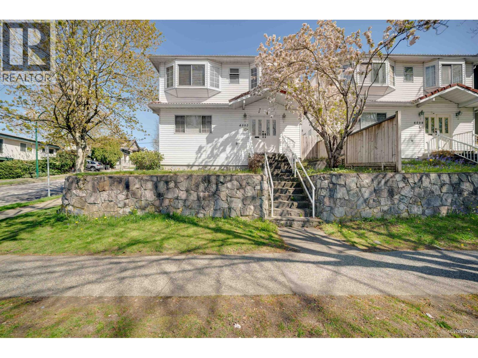 4502 Nanaimo St, Vancouver, BC V5N 5J4