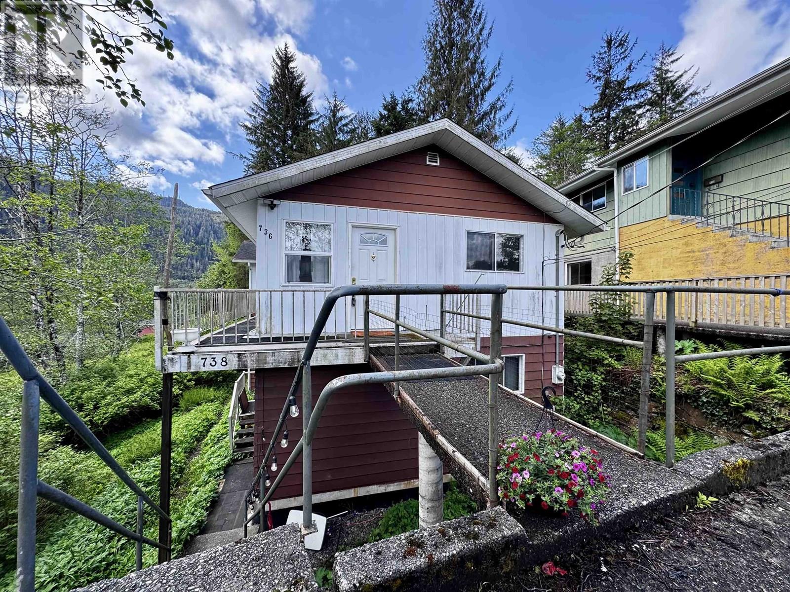 736-738 Taylor St, Prince Rupert, BC V8J 3M6