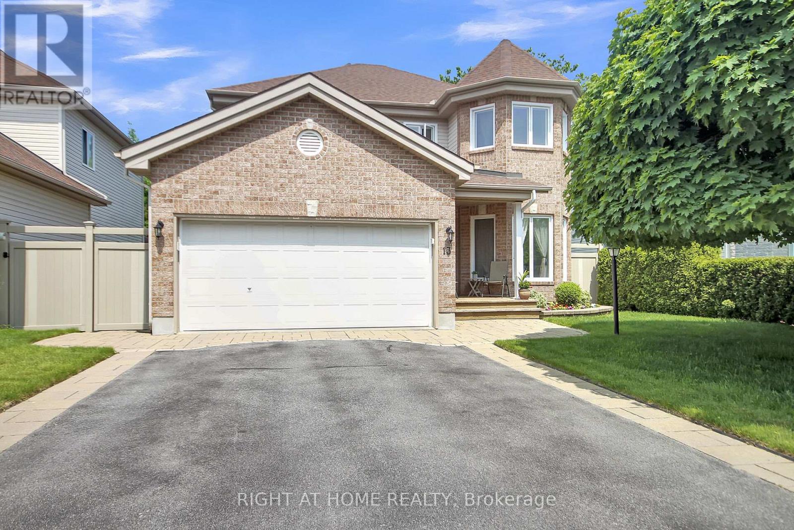 13 Sirocco Cres, Ottawa, ON K2S 1Z7