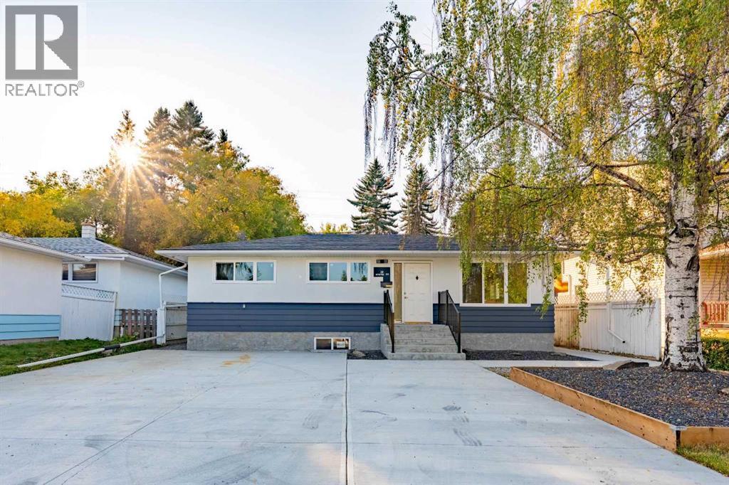 28 Henefer Rd SW, Calgary, AB T2V 3B4
