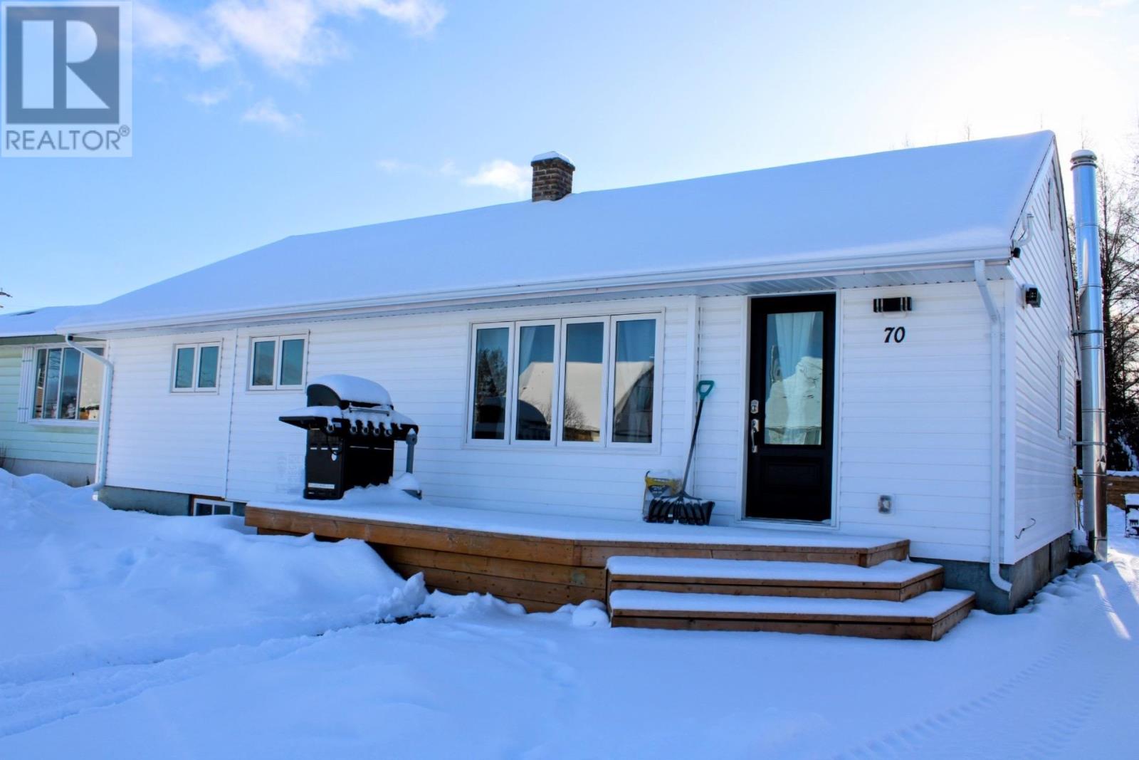 70 Neebig Ave, Manitouwadge, ON P0T 2C0