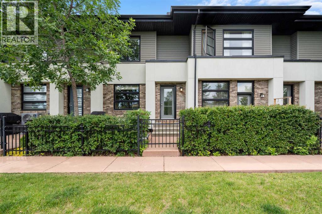 222 Aspen Hills Villas SW, Calgary, AB T3H 0H9
