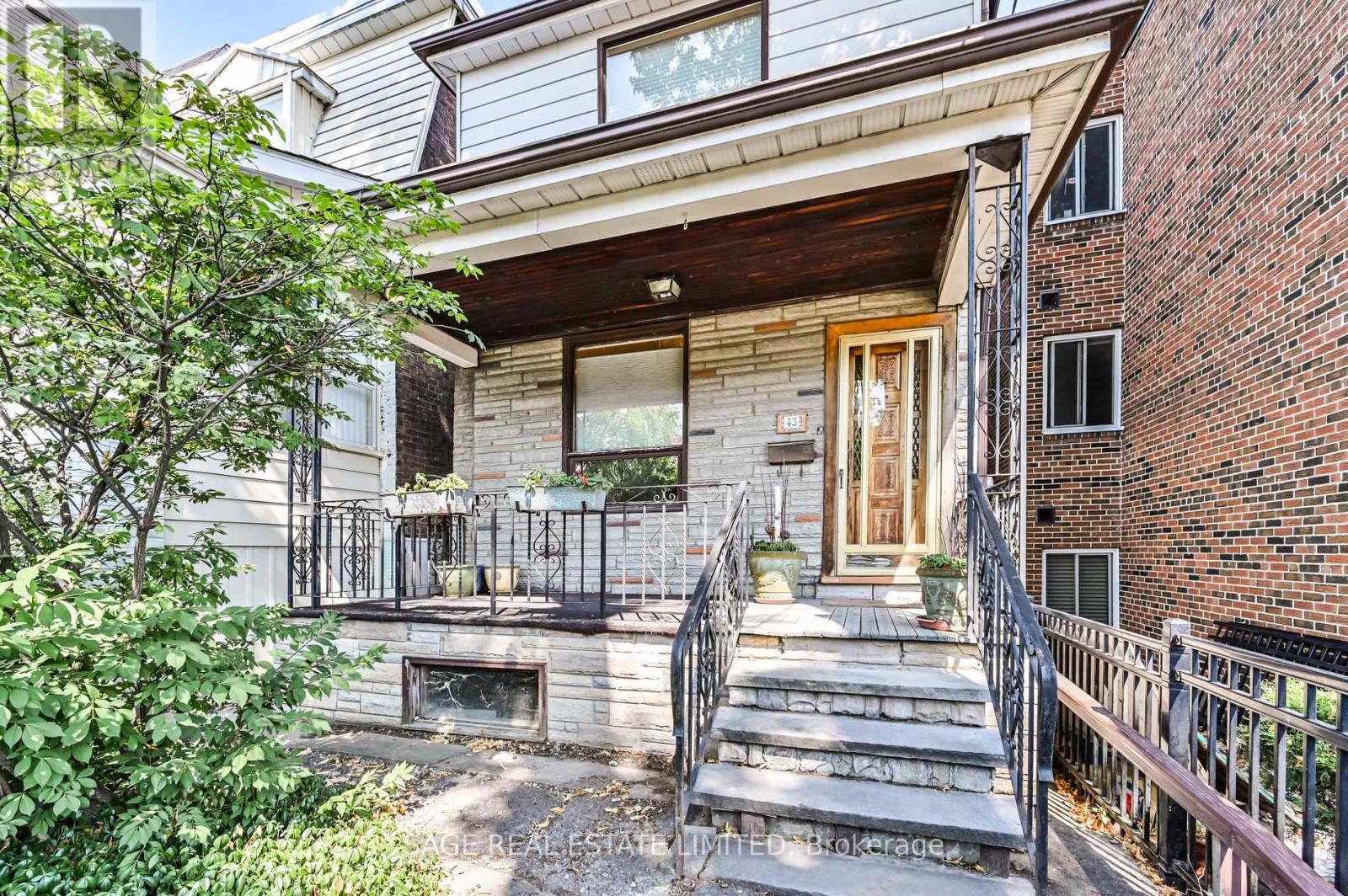 43 Eaton Ave, Toronto, ON M4J 2Z4