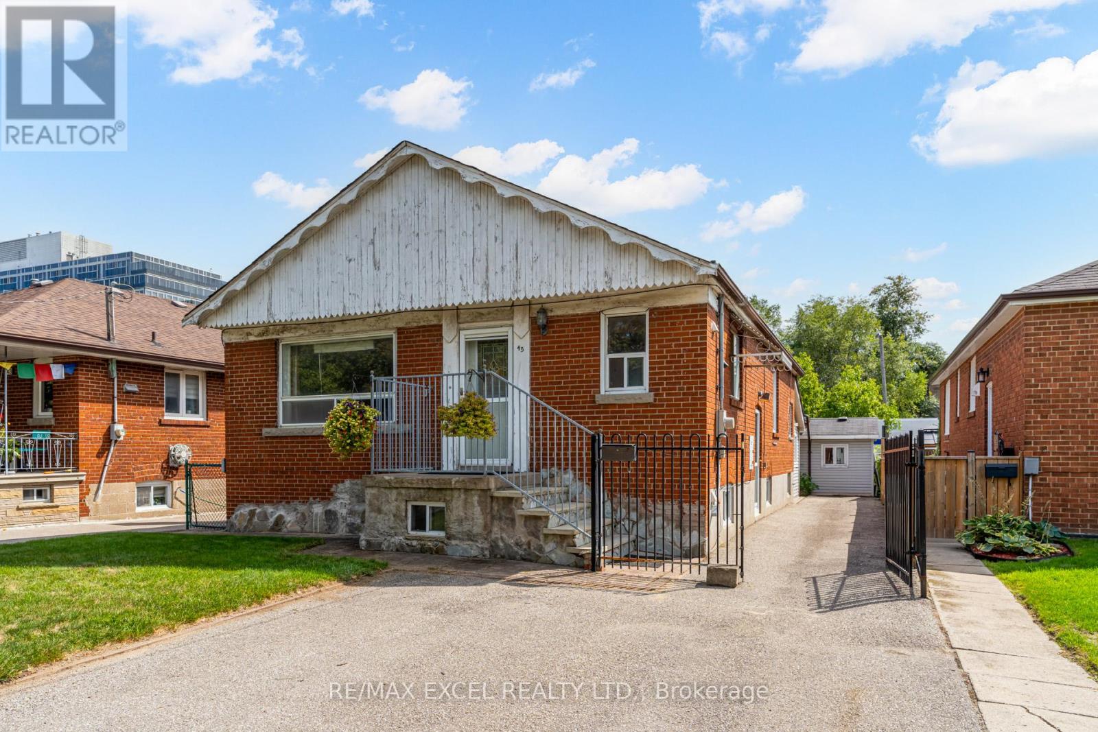 45 Stanmills Rd, Toronto, ON M8Z 1Y1
