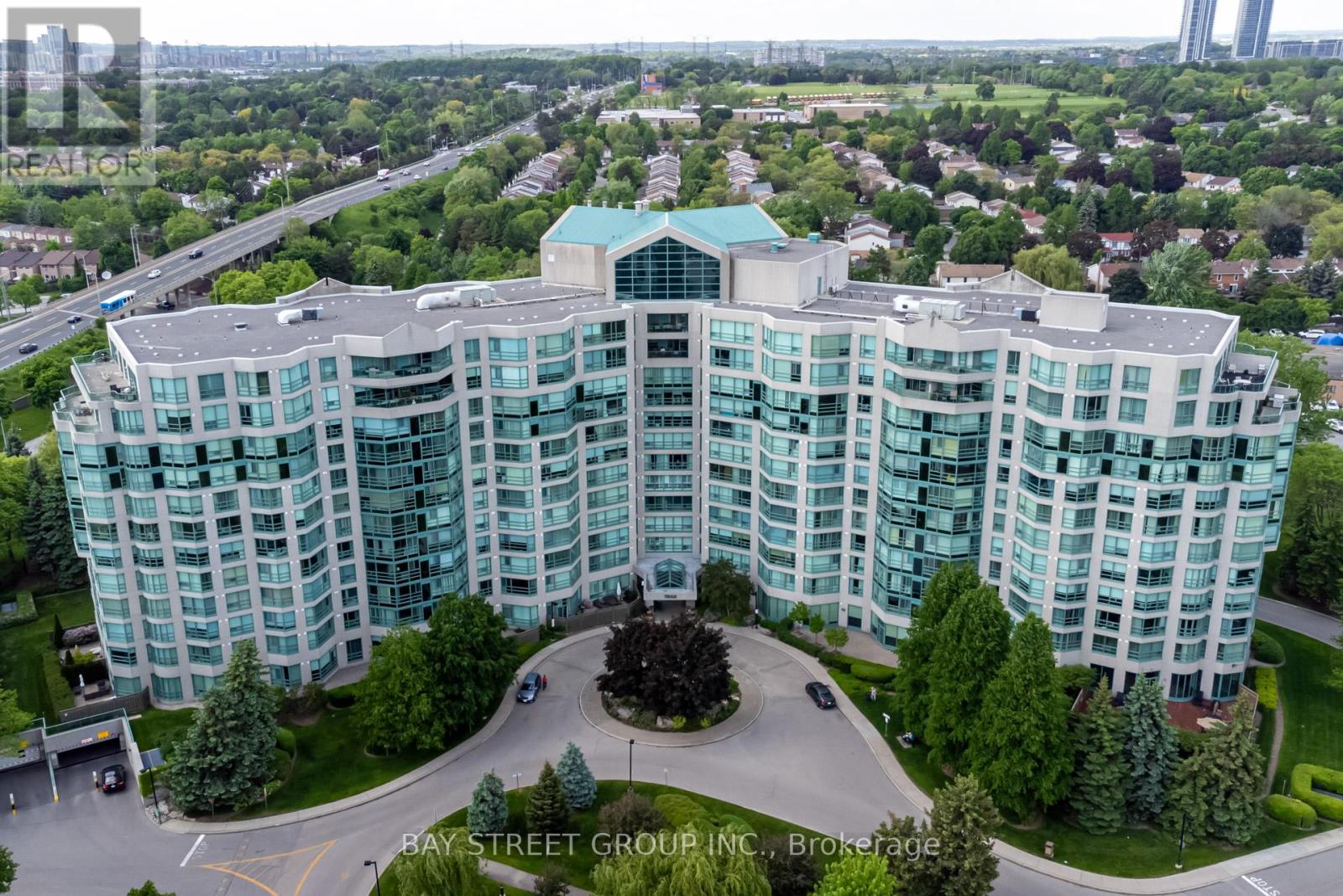 606 7905 Bayview Ave, Markham, ON L3T 7P7