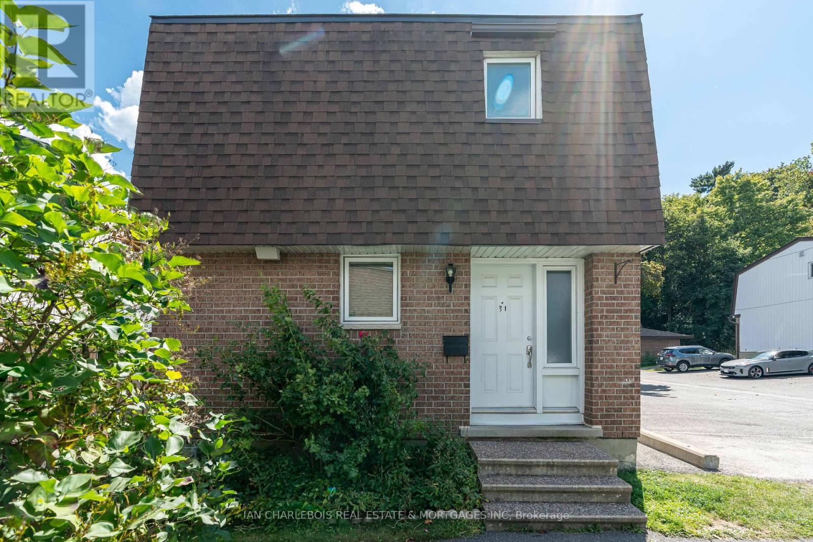 31 837 Eastvale Dr, Ottawa, ON K1J 7T5