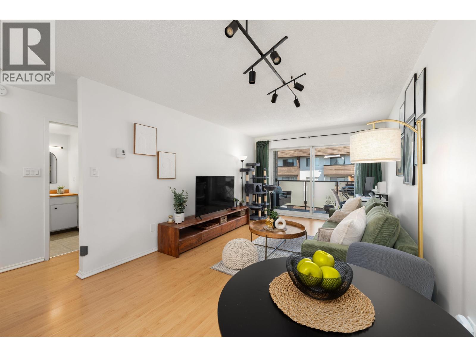 212 Forbes Avenue Unit 304, North Vancouver, BC V7M 3E5