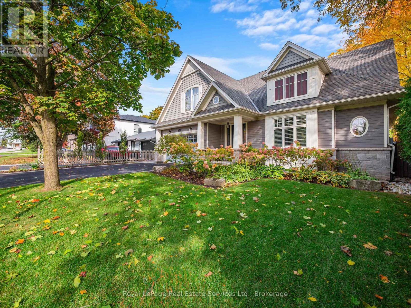 231 Cherryhill Rd, Oakville, ON L6L 3E3