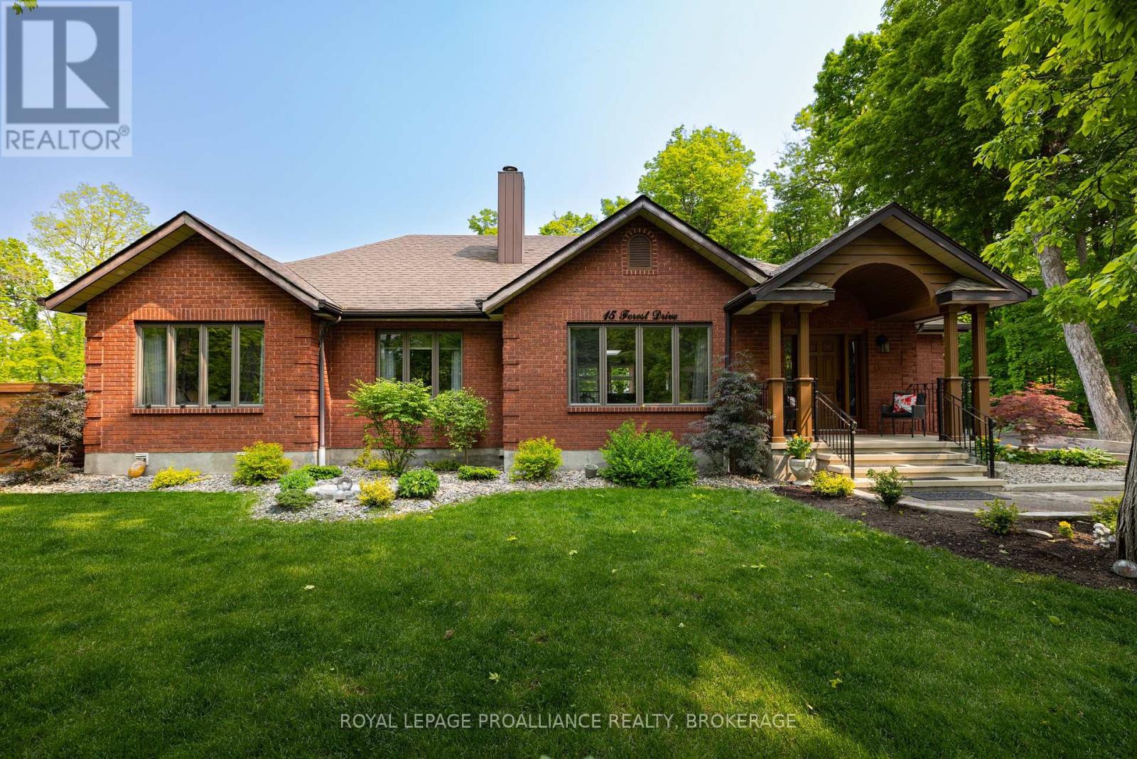 15 Forest Dr, Kingston, ON K7L 4V1