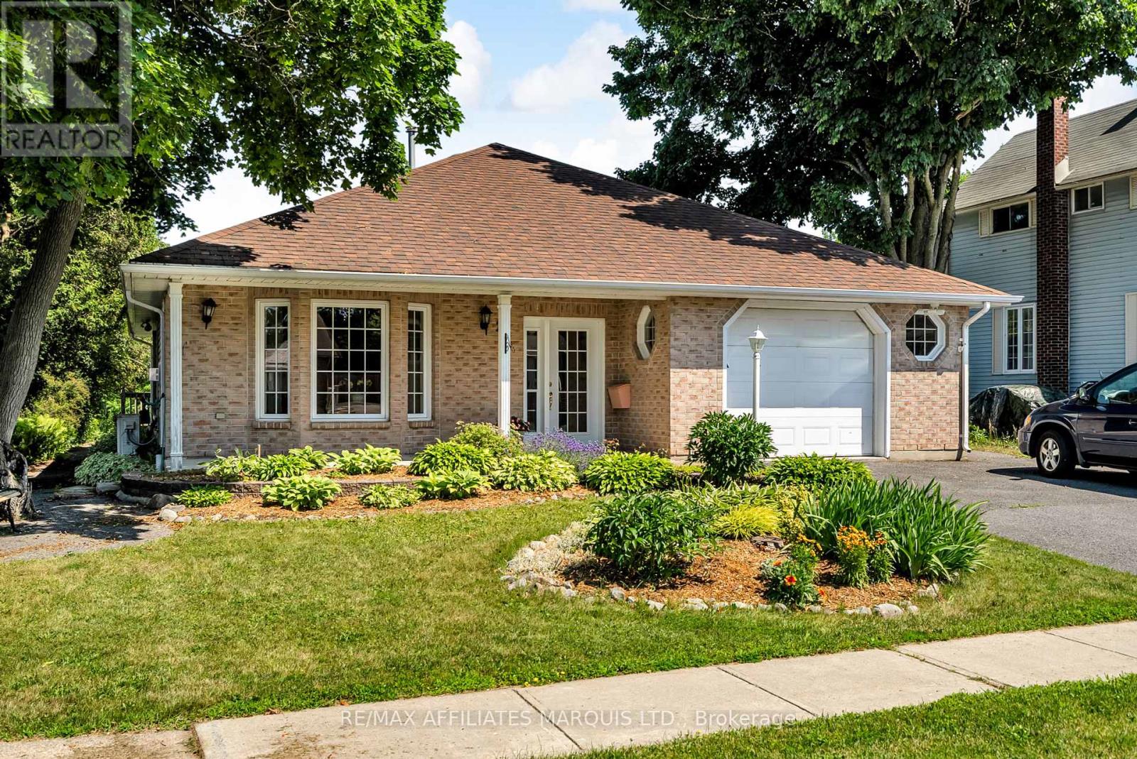 24 Saunders Ave, South Stormont, ON K0C 1P0