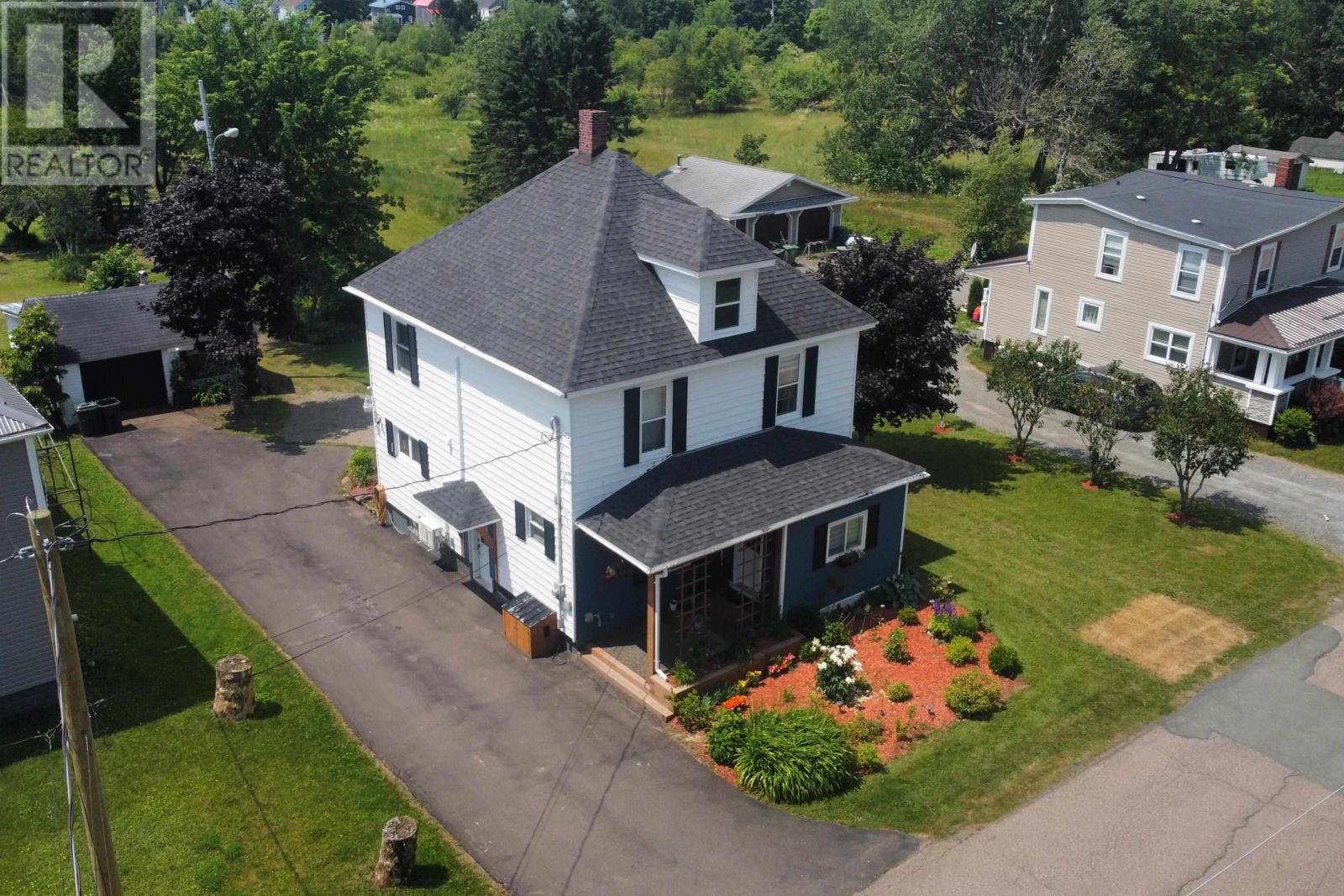 37 Morris St, Springhill, NS B0M 1X0