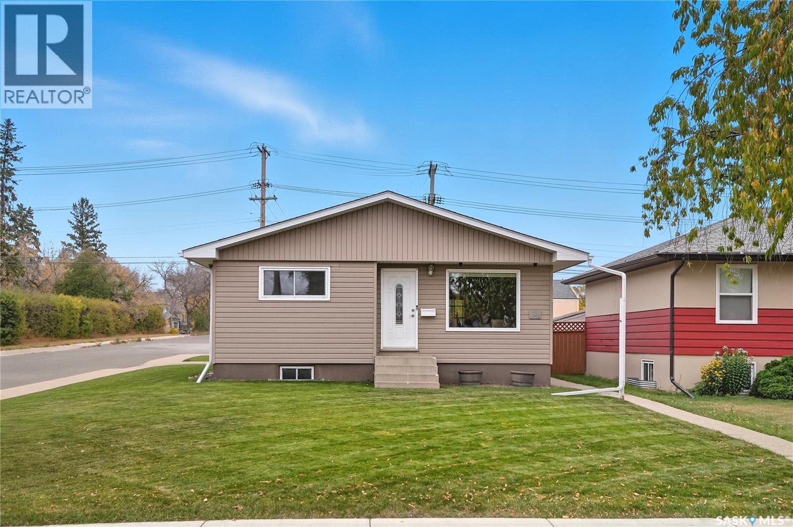 1042 J Ave N, Saskatoon, SK S7L 2L4