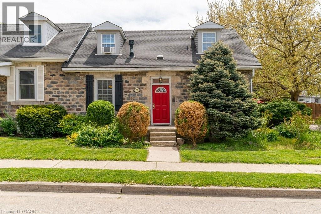 31 Bruce St, Cambridge, ON N1R 2E1
