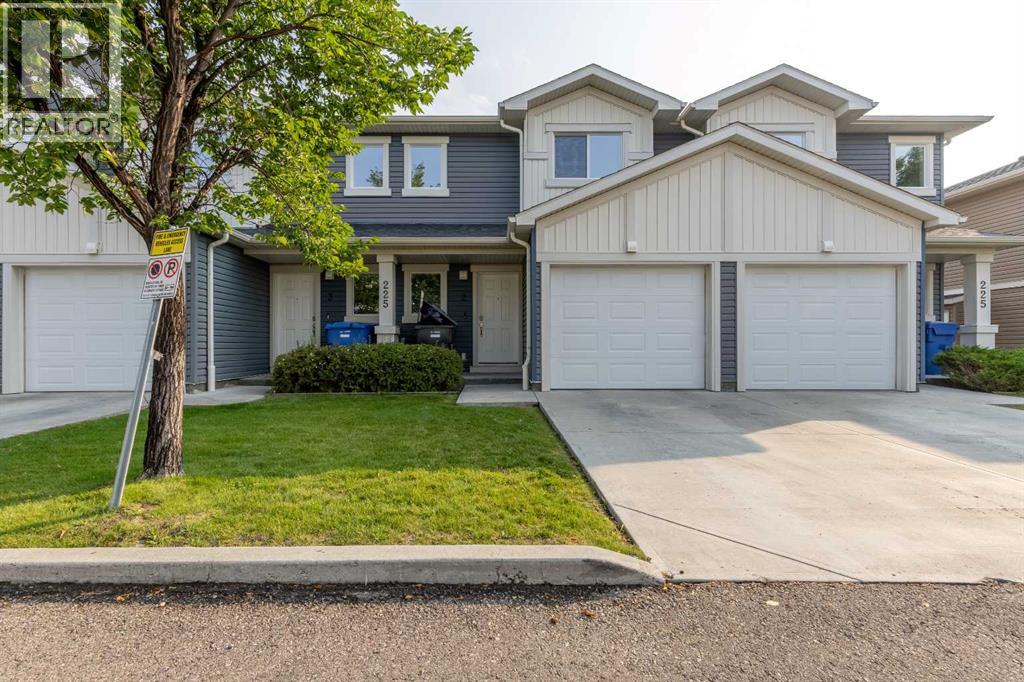 225 Silkstone Road W Unit 2, Lethbridge, AB T1J 4J9