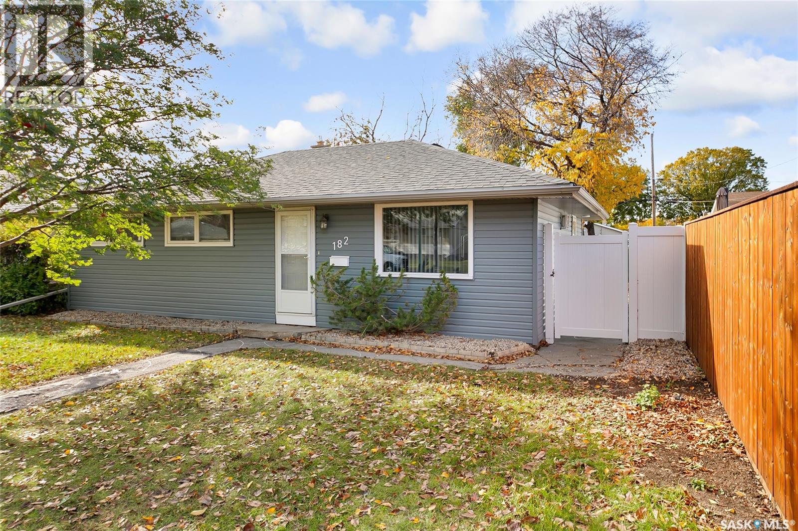 182 Hamilton St N, Regina, SK S4R 2Y7