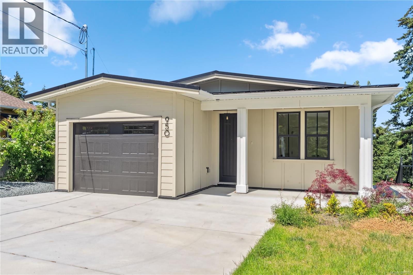 950 Tulip Ave, Saanich, BC V8Z 2P7