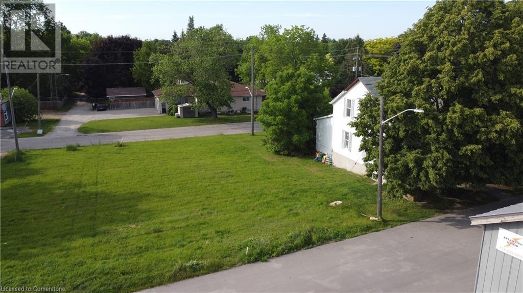 8 Brydges St, Paris, ON N3L 1R4