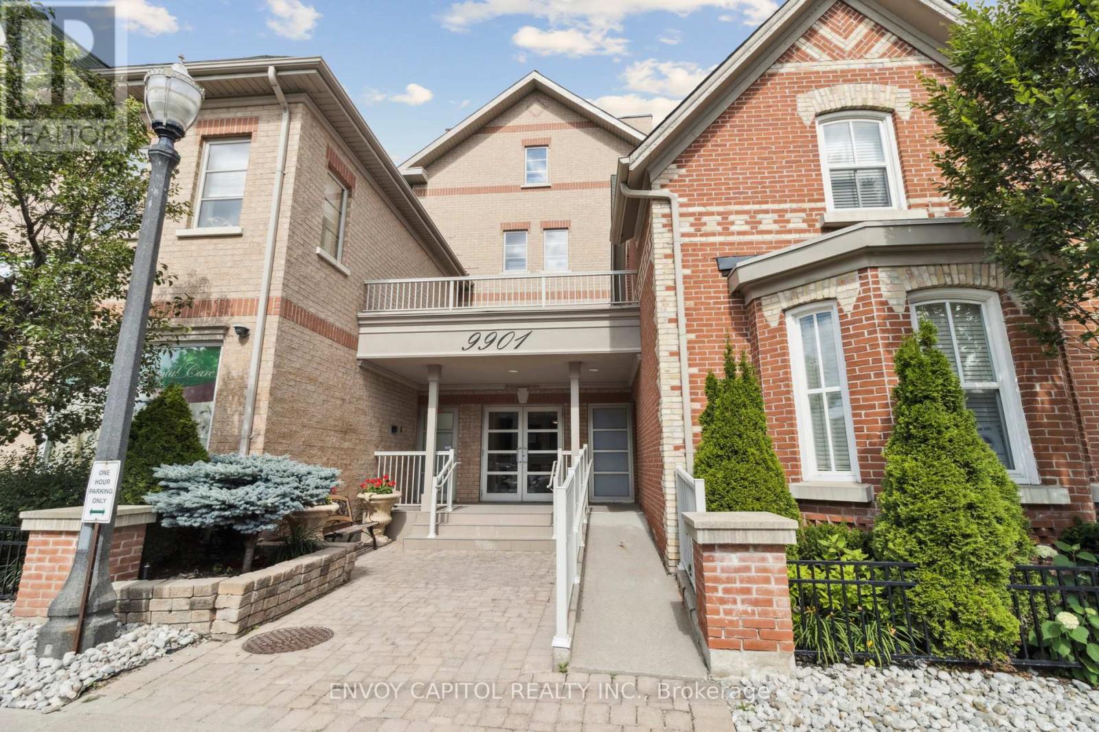 203 9901 Keele St, Vaughan, ON L6A 3Y5
