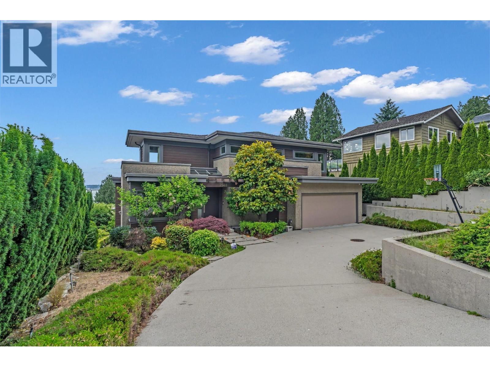 2548 Mathers Ave, West Vancouver, BC V7V 2J1