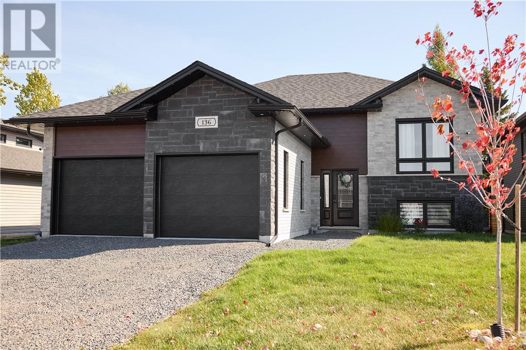 136 Hollybrook, Azilda, ON P0M 1B0