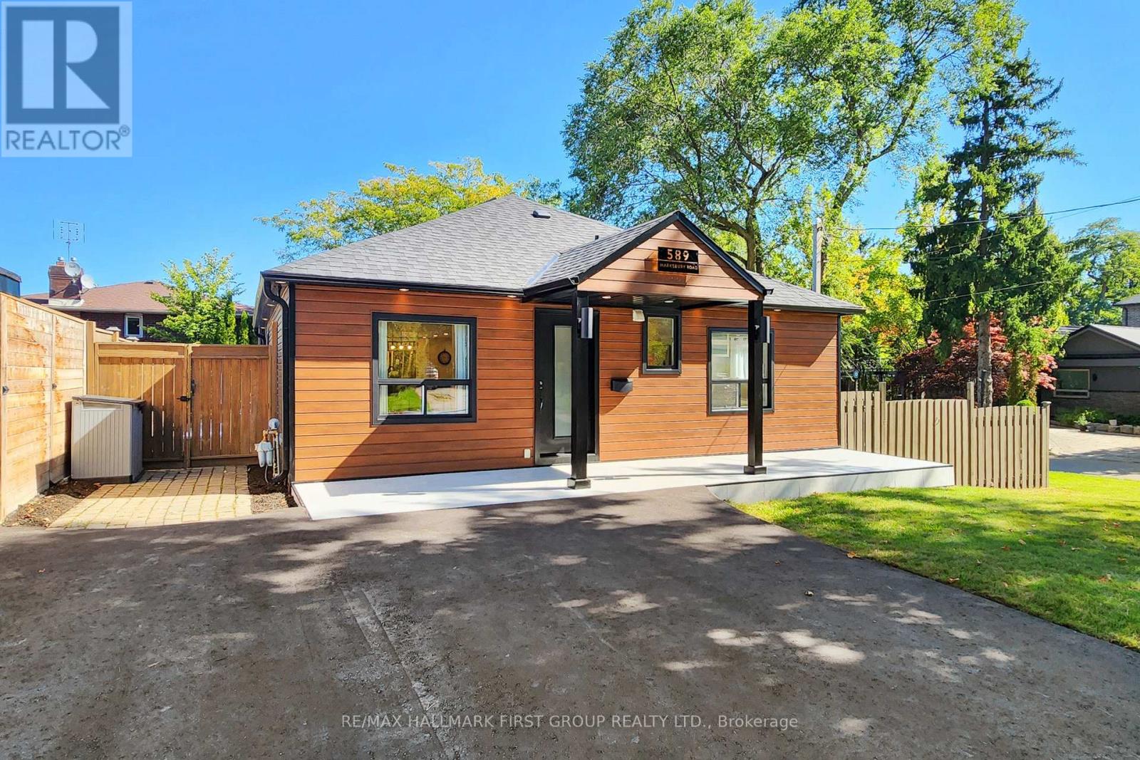 589 Marksbury Rd, Pickering, ON L1W 2T1