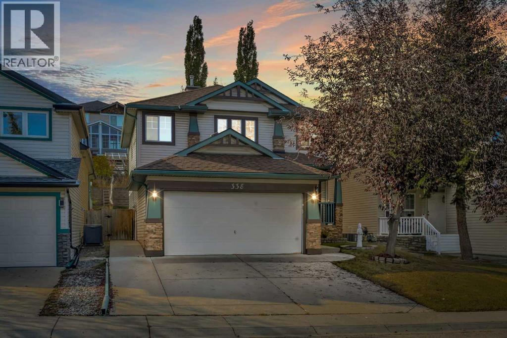 338 Panamount Dr NW, Calgary, AB T3K 5M1