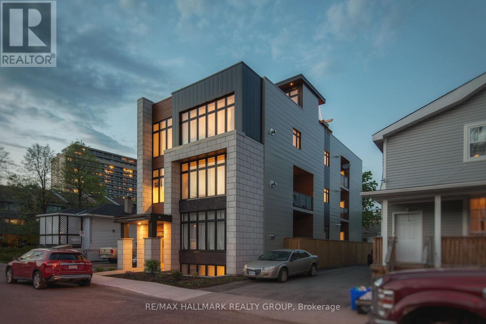 59 Douglas Ave, Ottawa, ON K1M 1G3