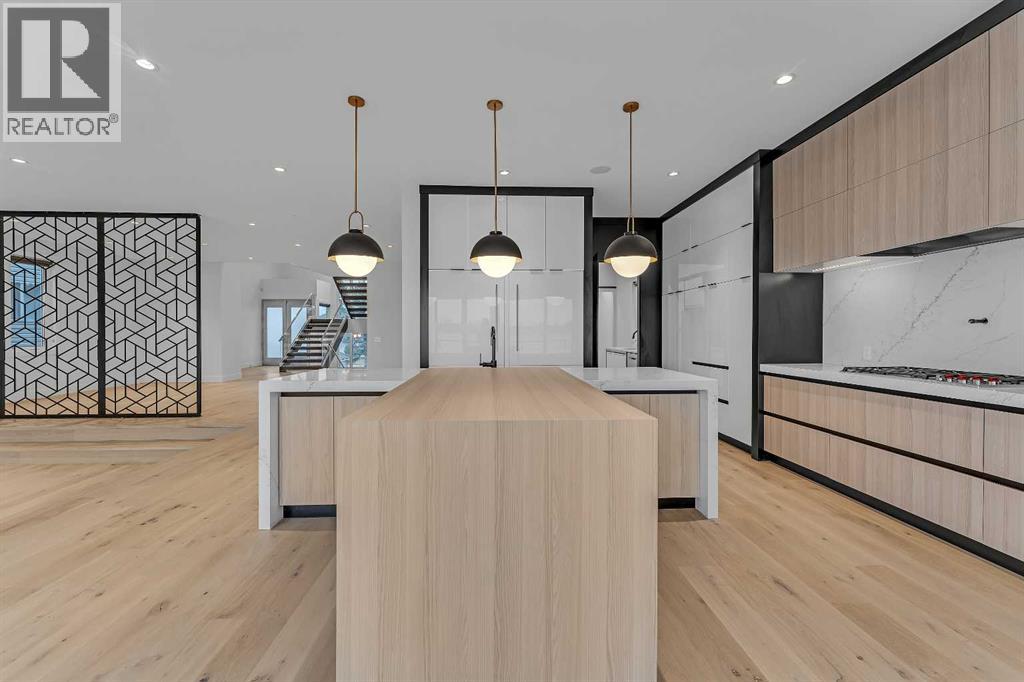 342 Normandy Dr SW, Calgary, AB T3L 1S5