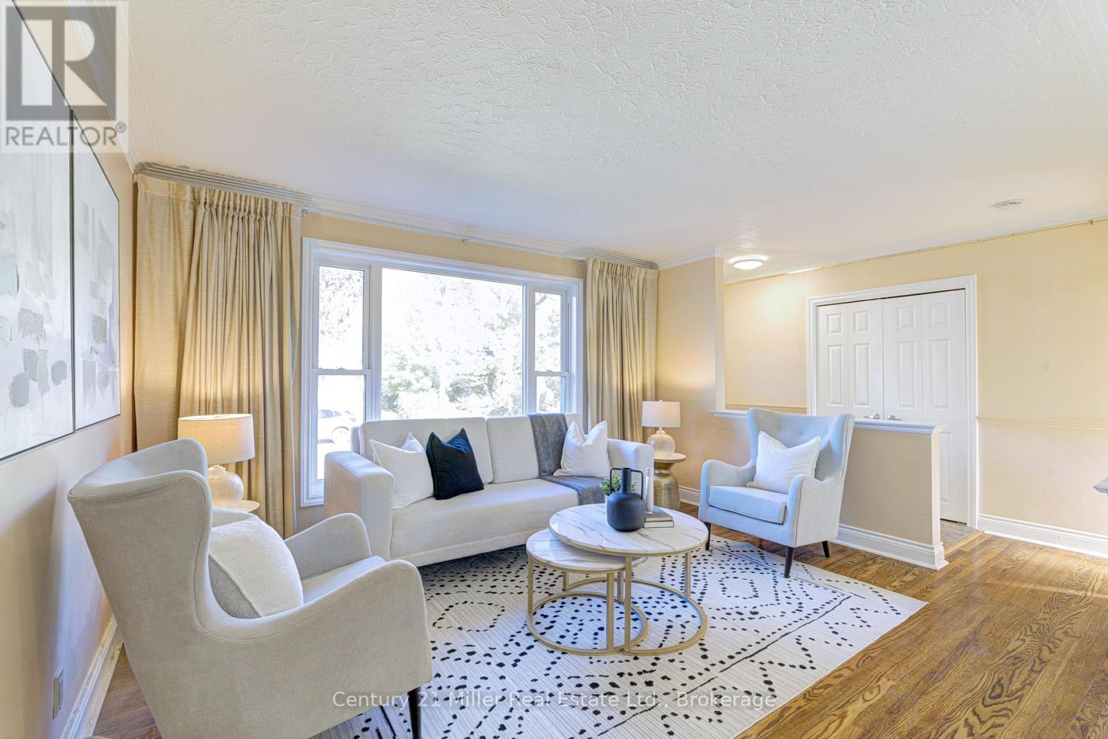 46 Woodlawn Ave, Mississauga, ON L5G 3K6