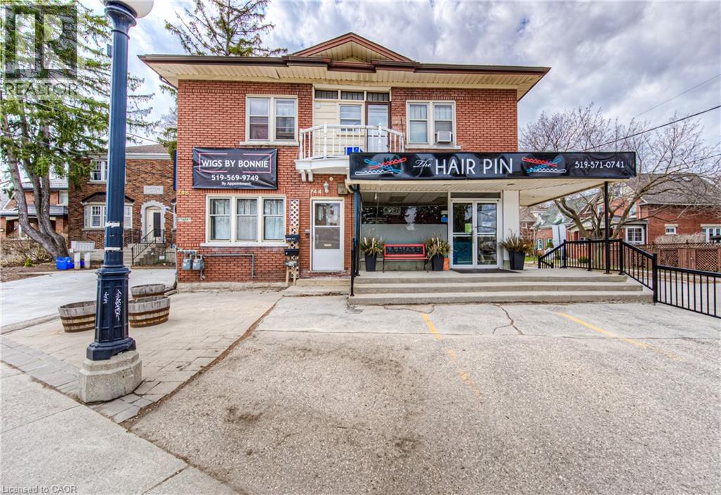 744 Queen St S, Kitchener, ON N2M 1A4