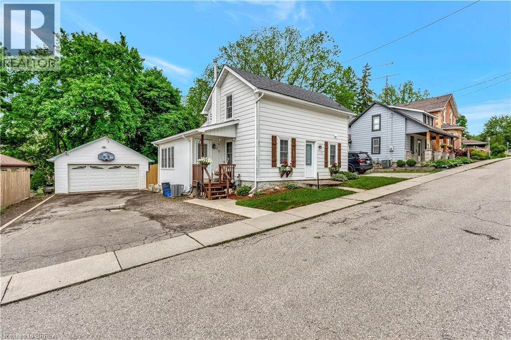 9 Lorimer St, St. George, ON