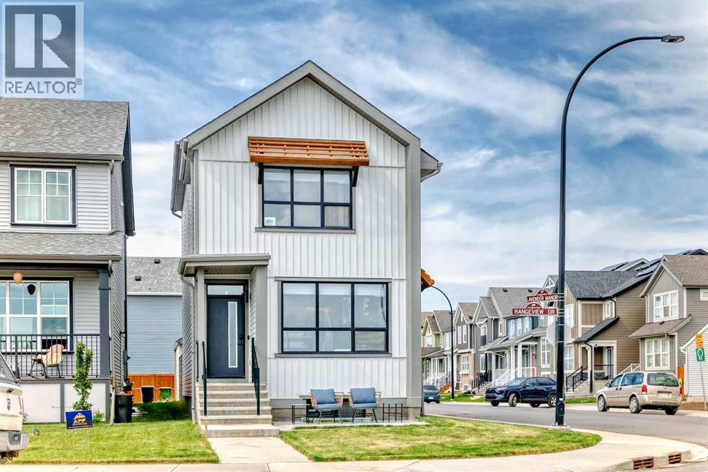 1882 Rangeview Dr SE, Calgary, AB T2S 0C4