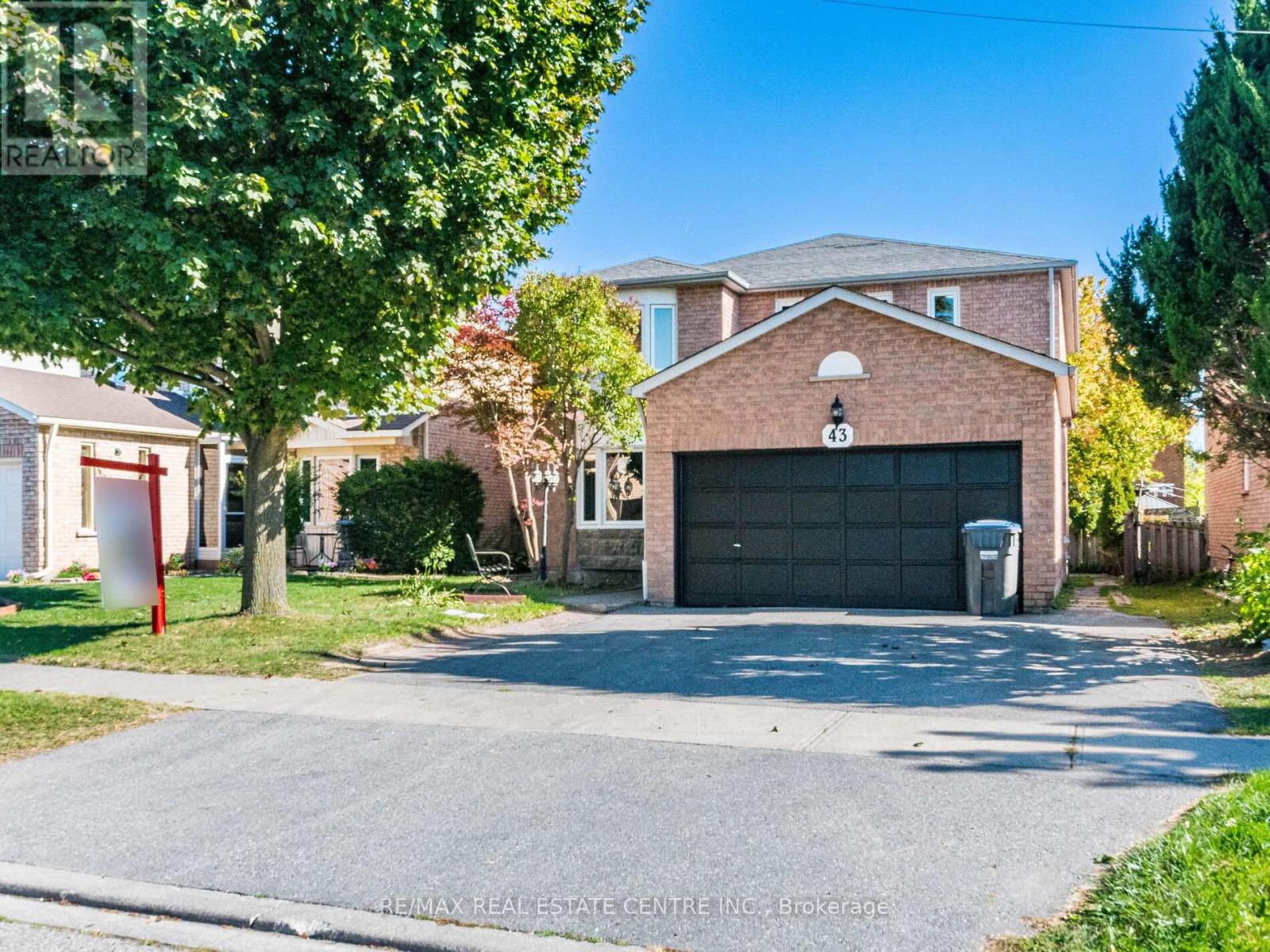 43 Horsham St, Brampton, ON L6X 3R6