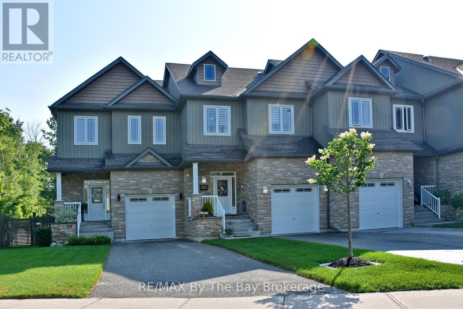 121 45th Street North, Wasaga Beach, ON L9Z 1Z4
