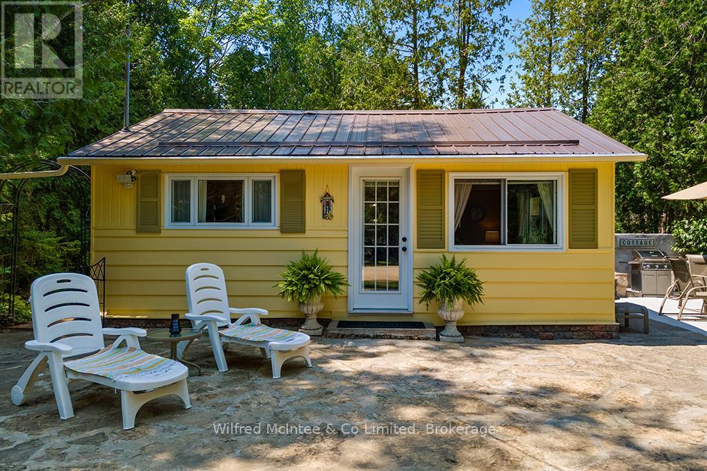 32 3rd Ave S, Native Leased Lands, ON N0H 2G0