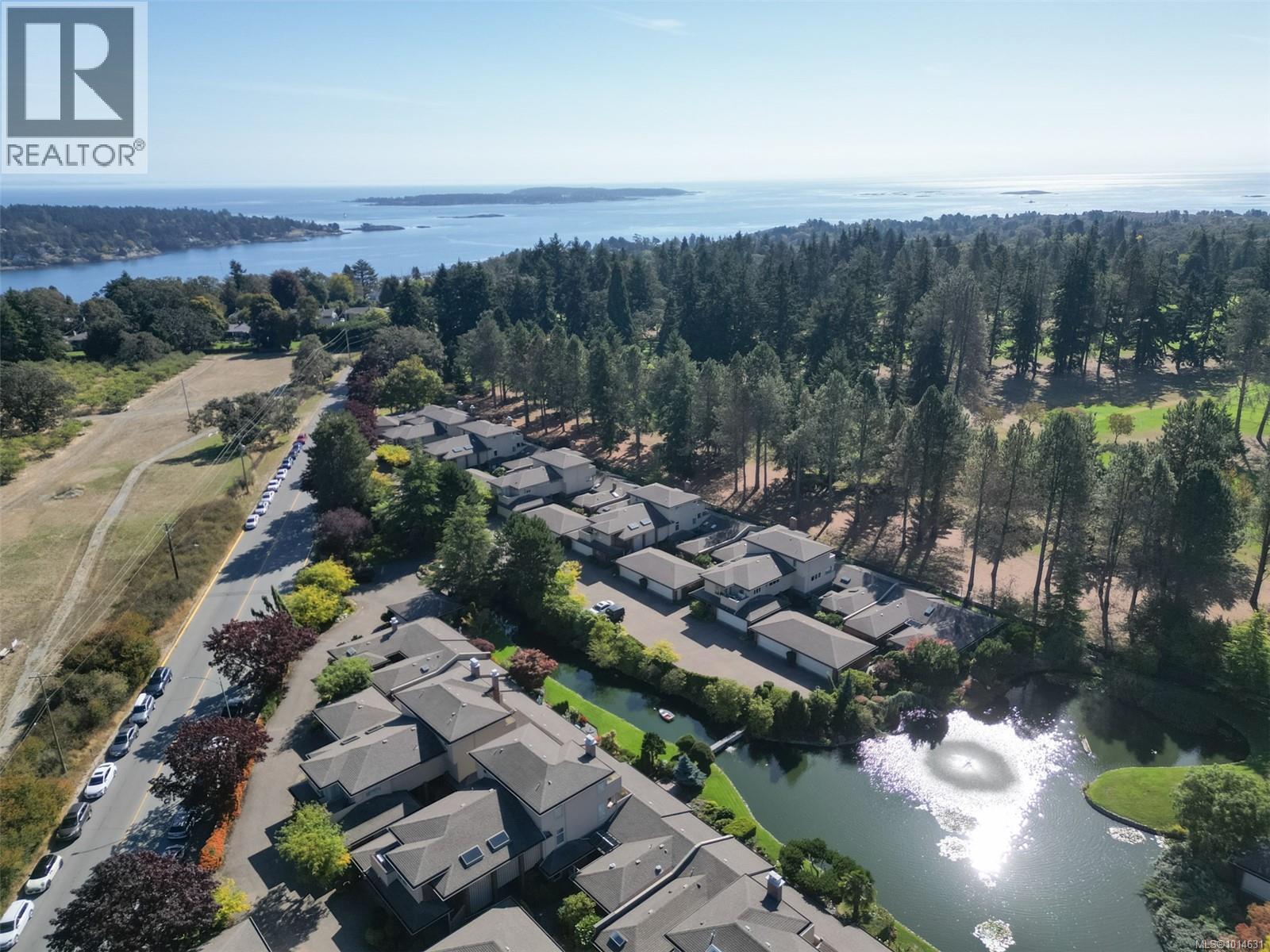 2345 Cedar Hill Cross Rd Unit 110 Rd, Oak Bay, BC V8P 5M8