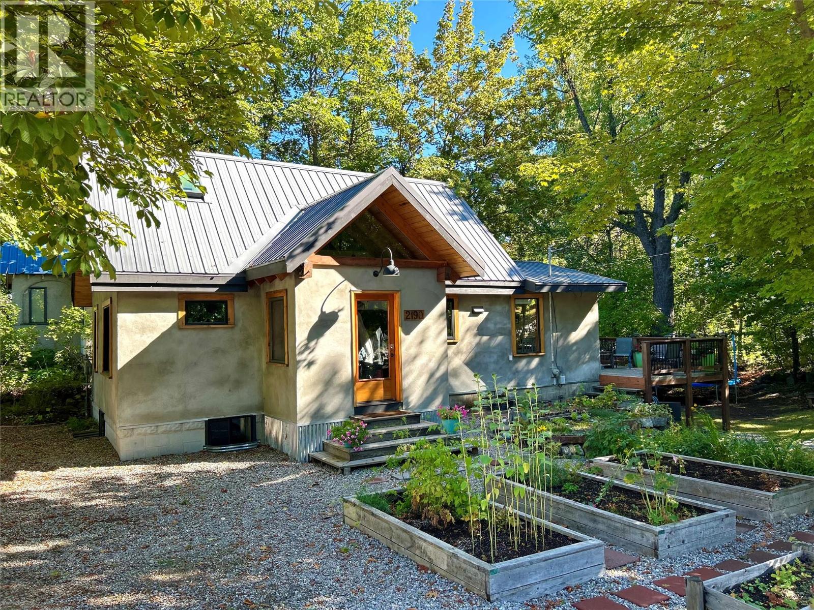 2190 Butte St, Rossland, BC V0G 1Y0