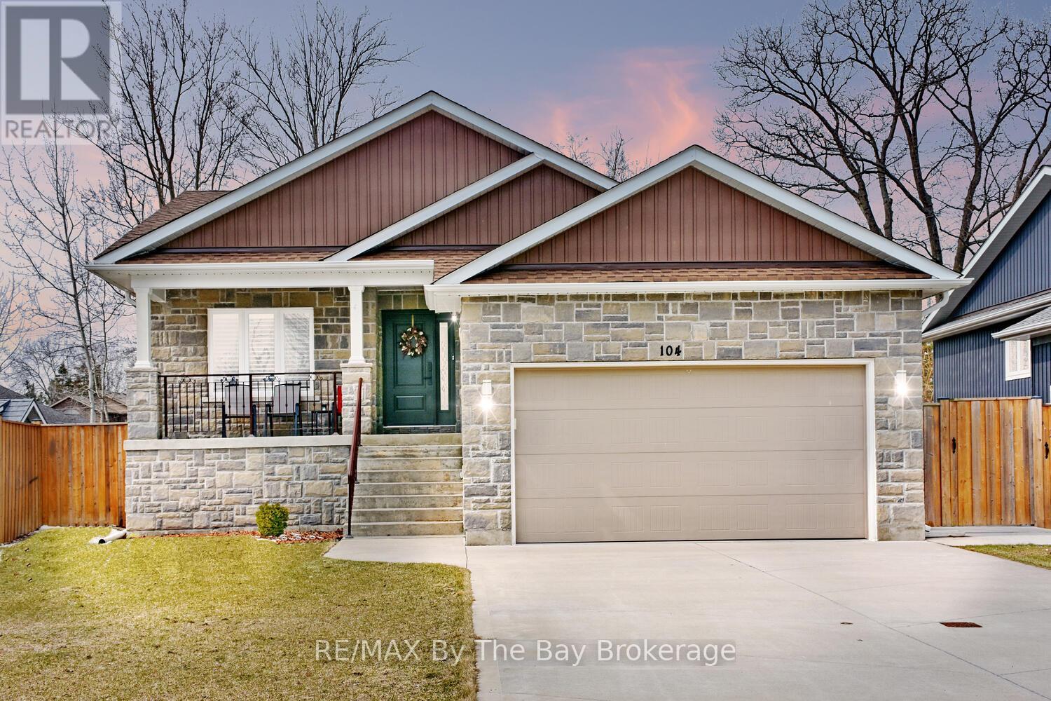 104 61st Street South, Wasaga Beach, ON L9Z 2Z3
