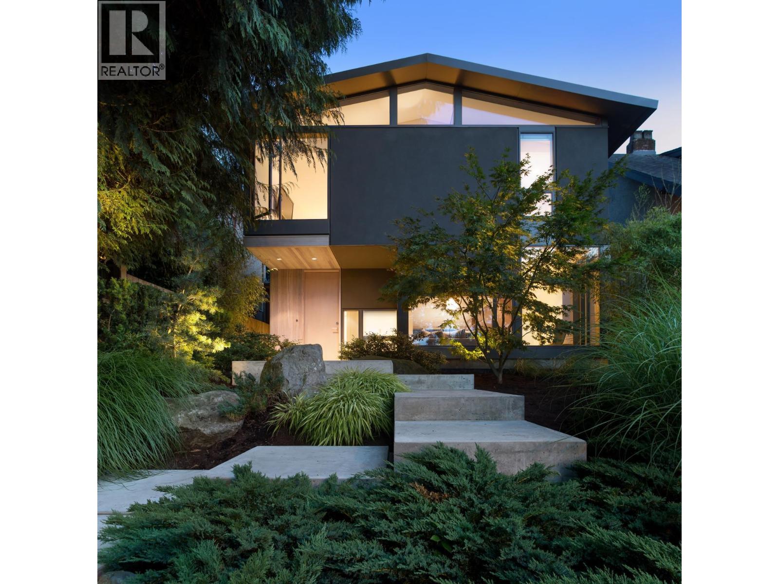 635 E Keith Rd, North Vancouver, BC V7L 1W4