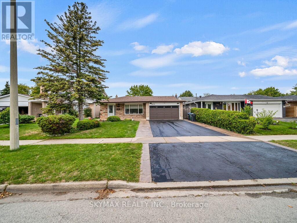 3053 Coral Dr, Mississauga, ON L4T 1Z2