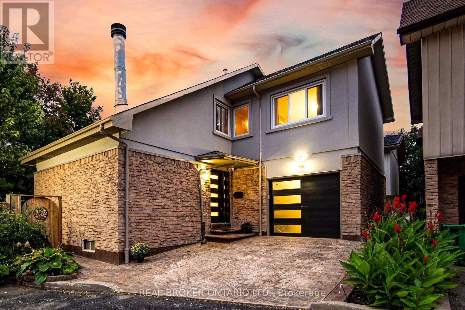 11 Pierpont Pl, Mississauga, ON L5N 5V1