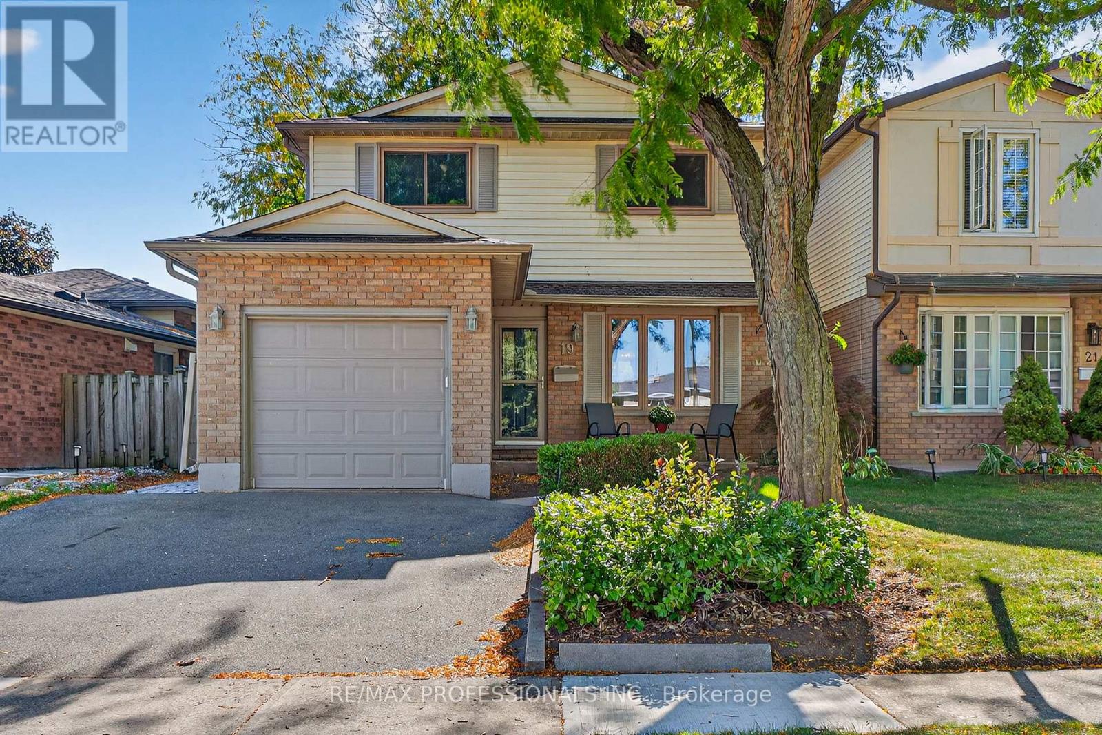19 Salina Pl, Hamilton, ON L8G 4L4